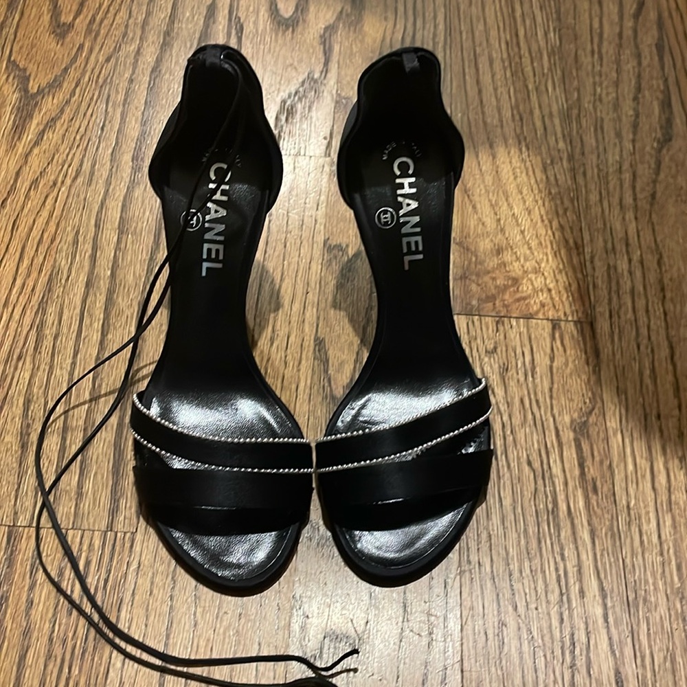 CHANEL!! The real deal!! Black stilletos